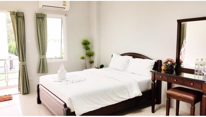 Hotel J. Holiday Inn poza 1